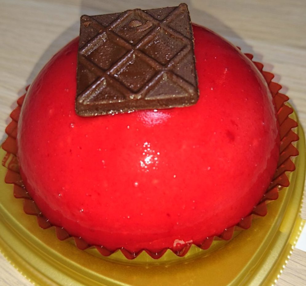 赤いムースケーキ　ベリー＆チョコブリュレ