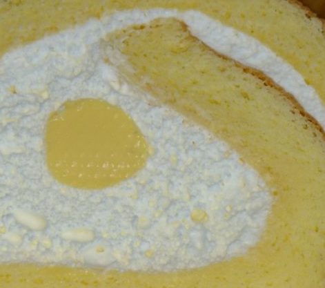 こだわり卵のふんわりロールケーキ　セブンイレブン
